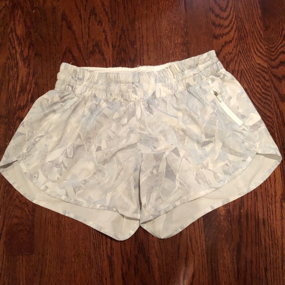 Lululemon Tracker 4” size 10 shorts